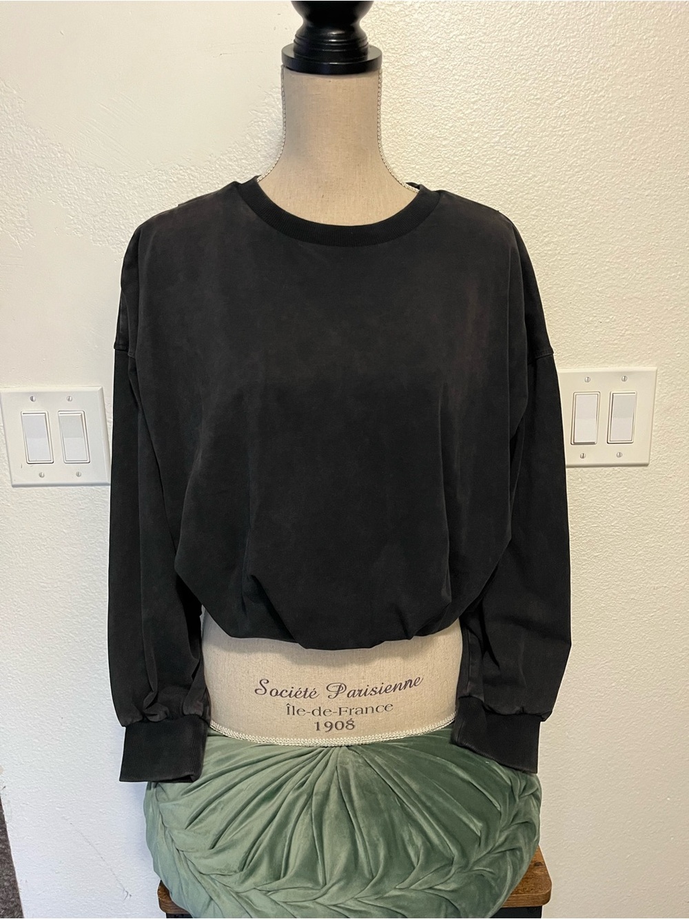 JoyLab Black Cropped Crewneck Sweatshirt